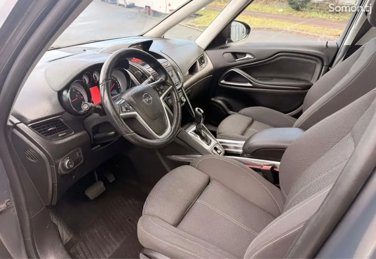 Opel Zafira 2015 · 1.6 AT