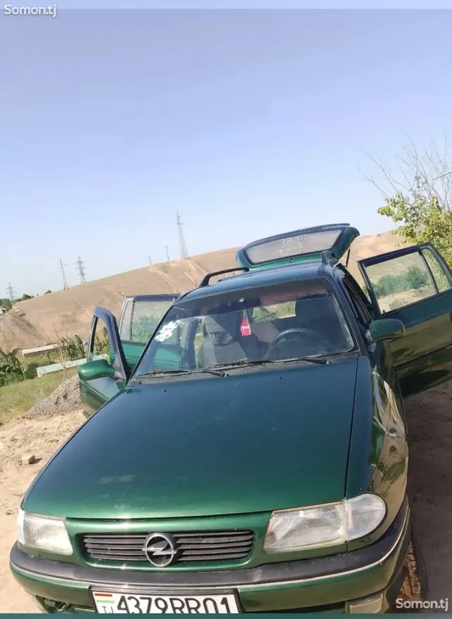 Opel Astra F 1997 · 1.6 MT