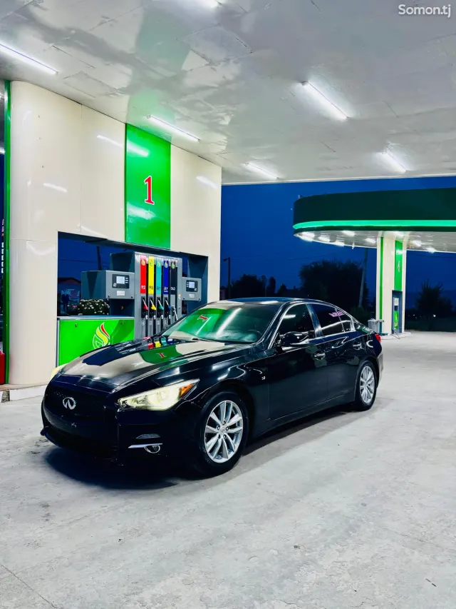 Infiniti Q series 2015 · 3.5 AT