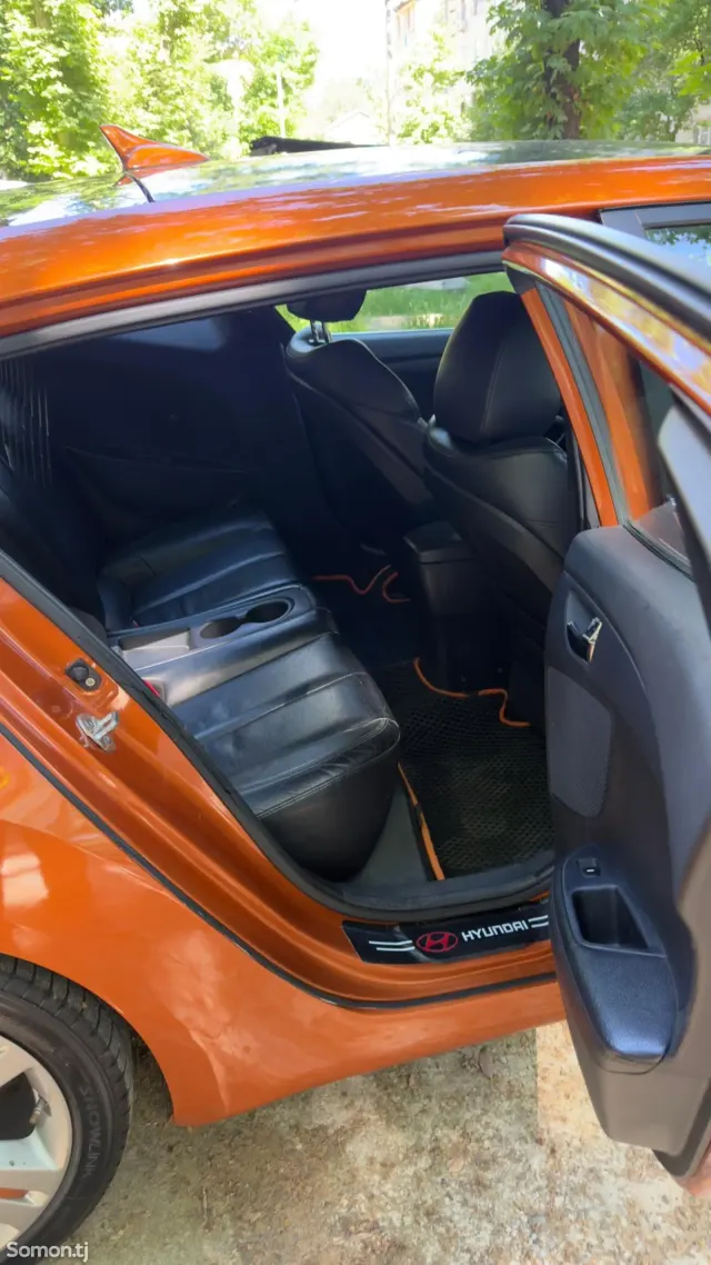 Hyundai Veloster 2012 · 1.5 AT