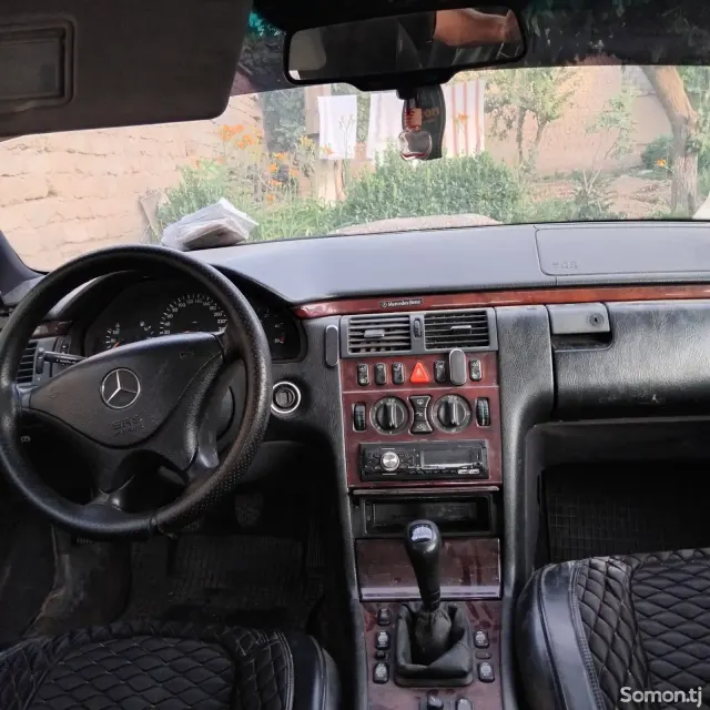 Mercedes-Benz E class 1996 · 2.0 MT