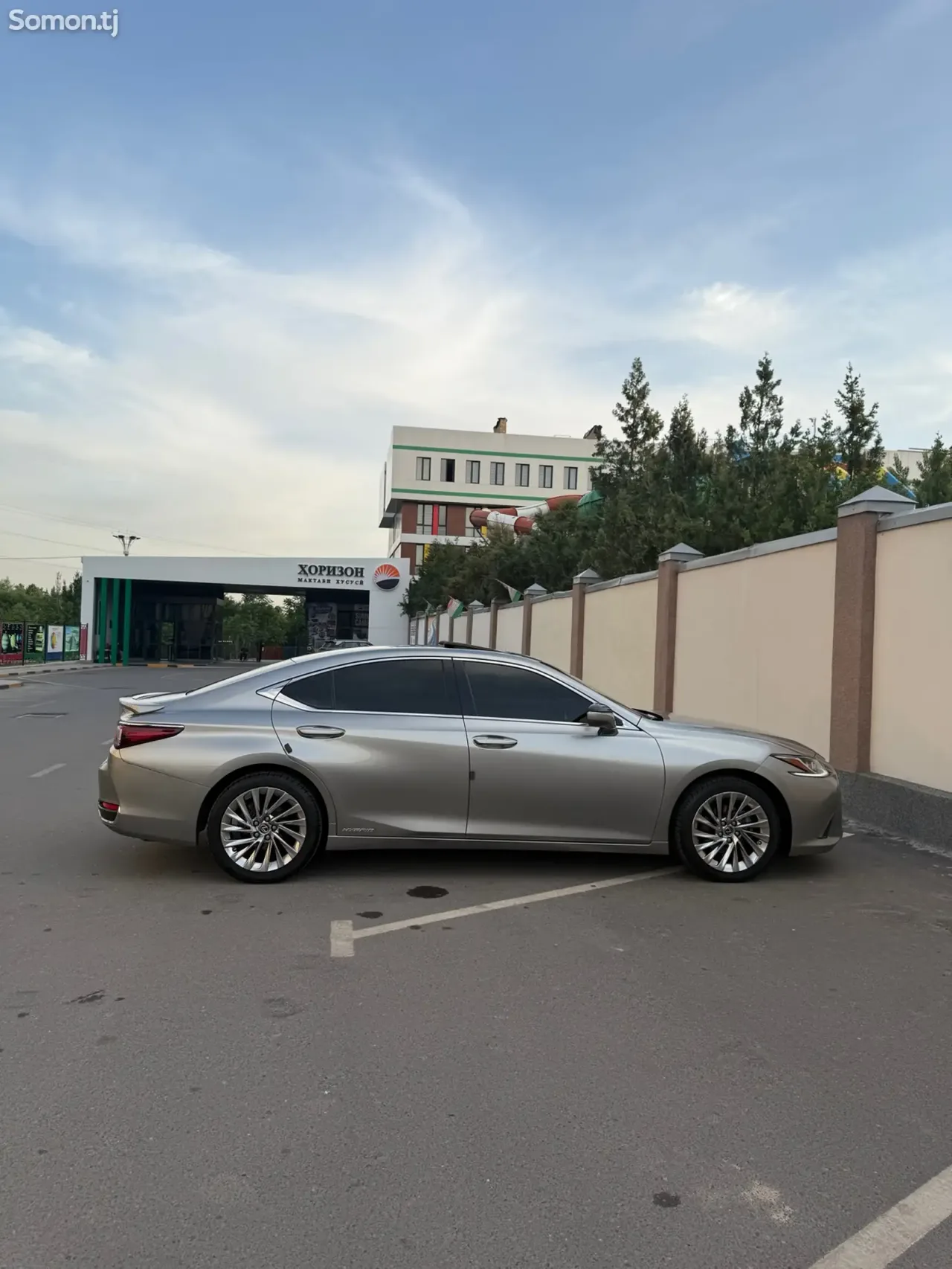 Lexus ES series 2021 · 2.5 AT