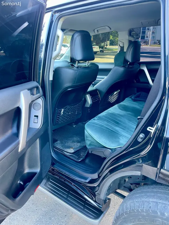 Toyota Land Cruiser Prado 2022 · 2.8 AT
