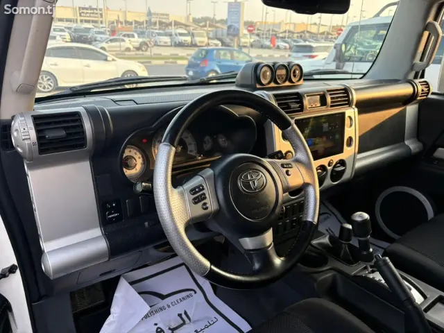 Toyota FJ Cruiser 2015 · 4.0 AT