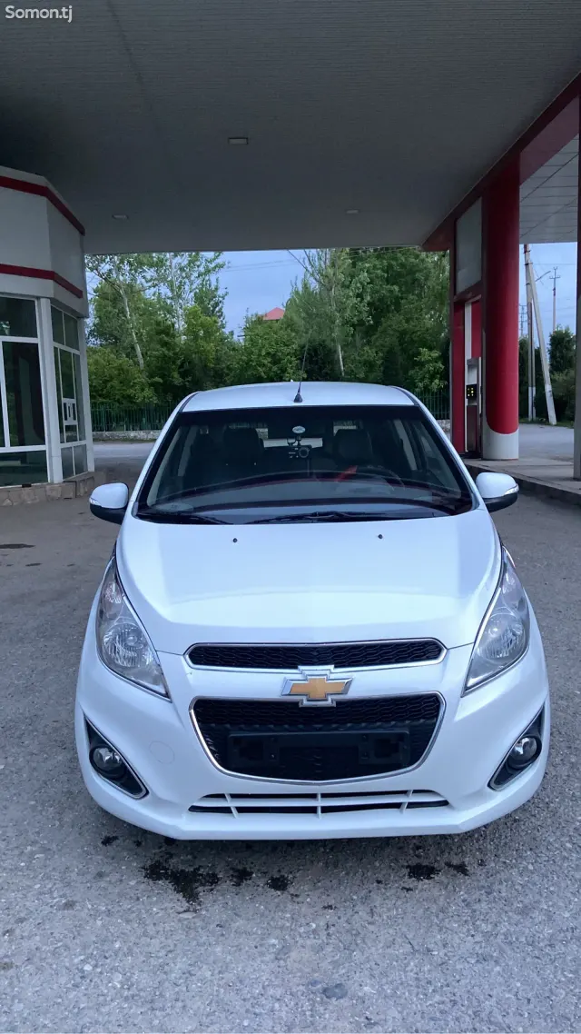 Chevrolet Spark 2015 · 1.0 AT