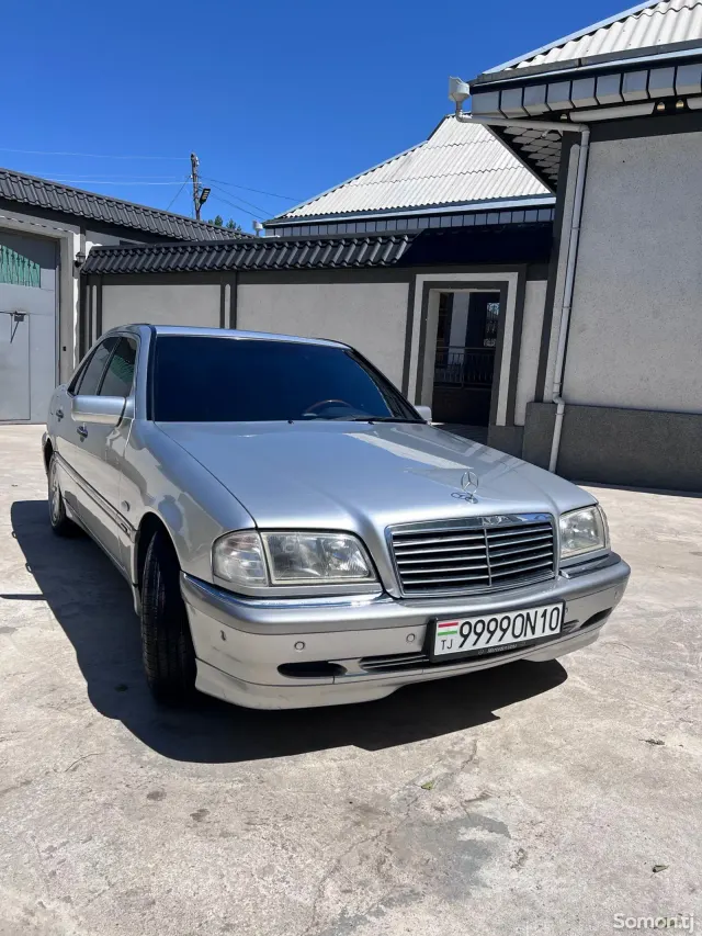 Mercedes-Benz C class 2000 · 2.4 AT