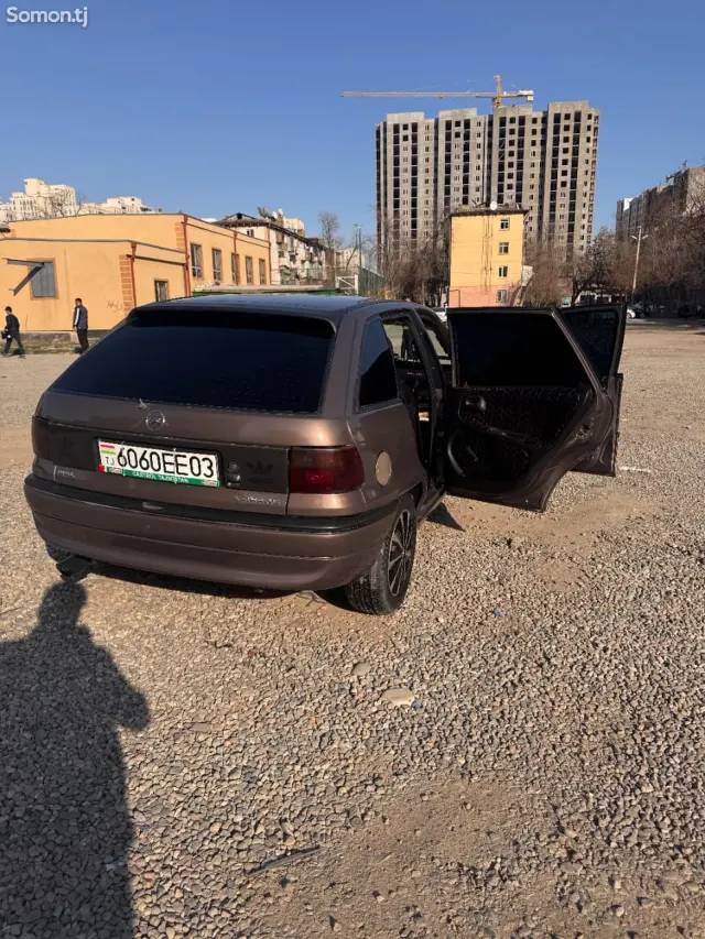Opel Astra F 1998 · 1.6 MT
