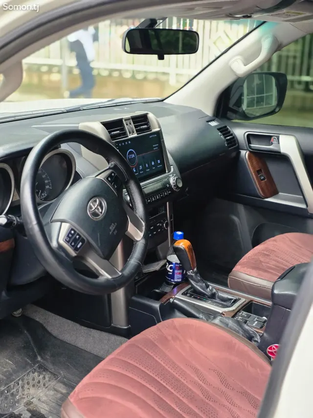 Toyota Land Cruiser Prado 2013 · 2.7 AT