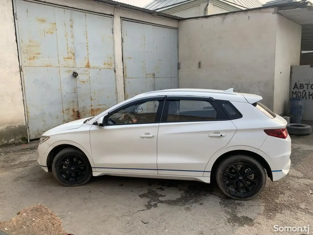 BYD E2 2022 · AT