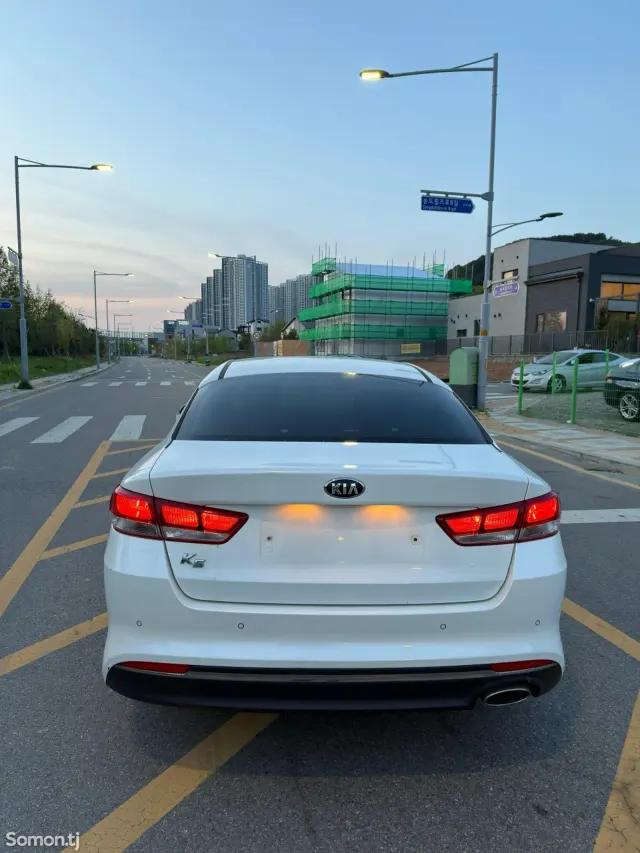 Kia K5 2016 · 2.0 AT