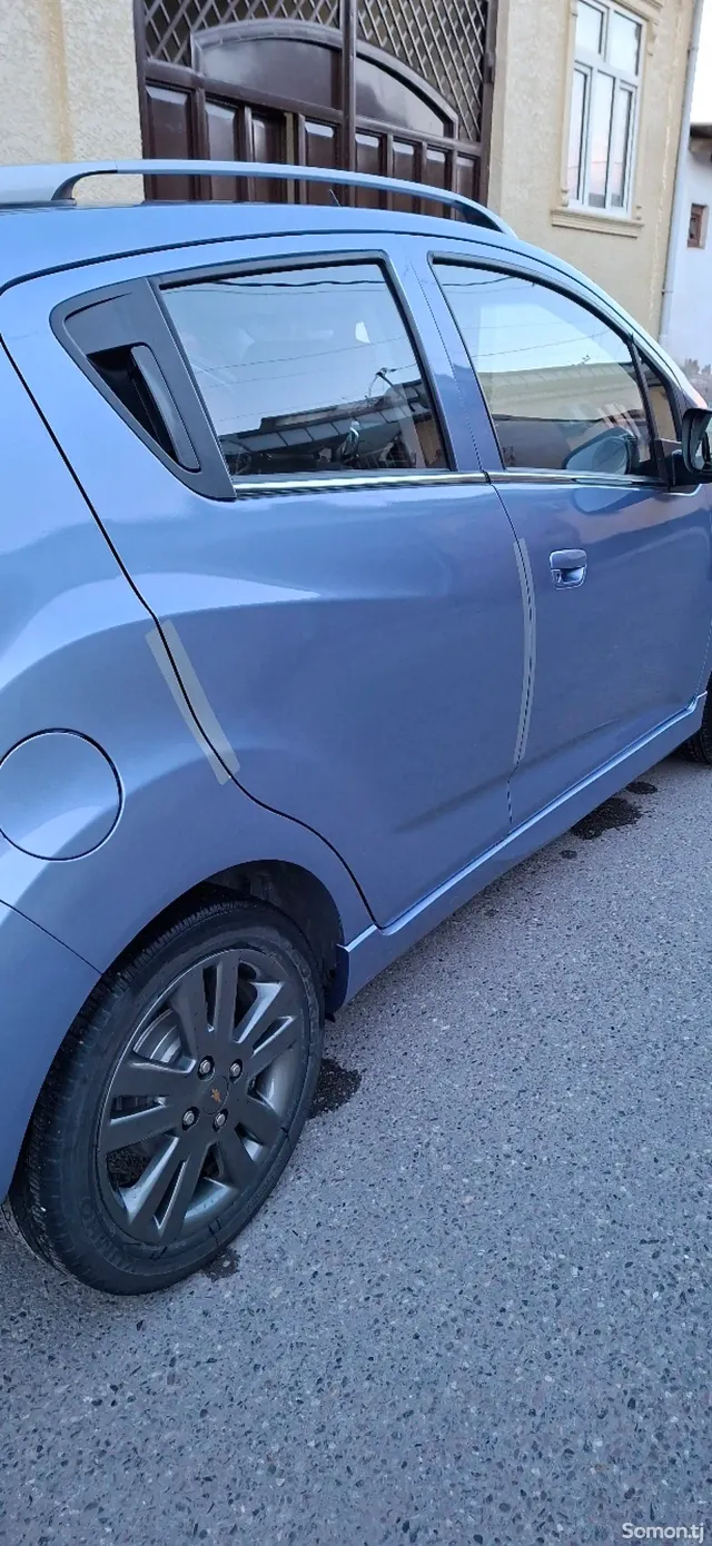Chevrolet Spark 2014 · 1.1 AT