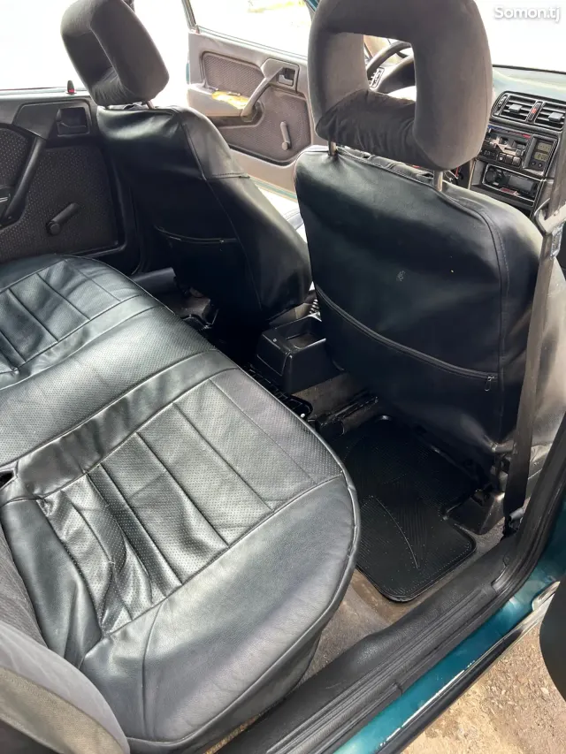 Opel Vectra A 1994 · 1.6 MT