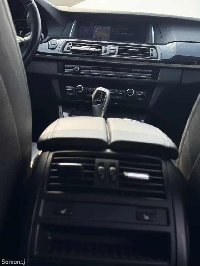 BMW 5 series 2016 · 2.0 AT
