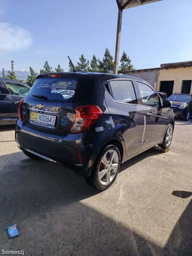 Chevrolet Spark 2015 · 1.0 AT
