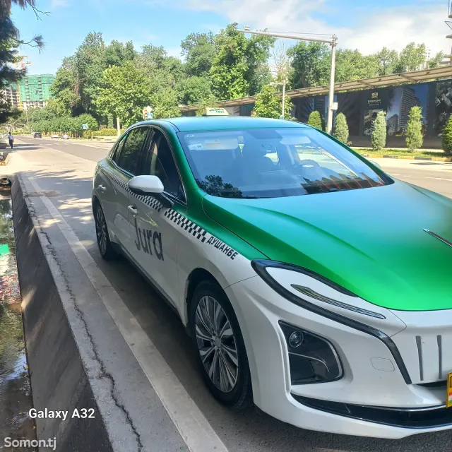 Hongqi E-QM5 2024 · AMT