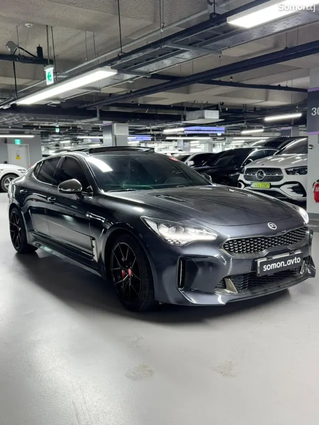 Kia Stinger 2018 · 2.0 AT