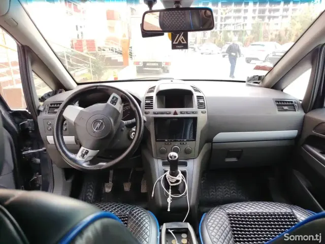 Opel Zafira 2006 · 1.8 MT