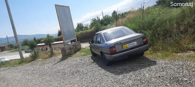 Opel Vectra A 1991 · 1.6 MT