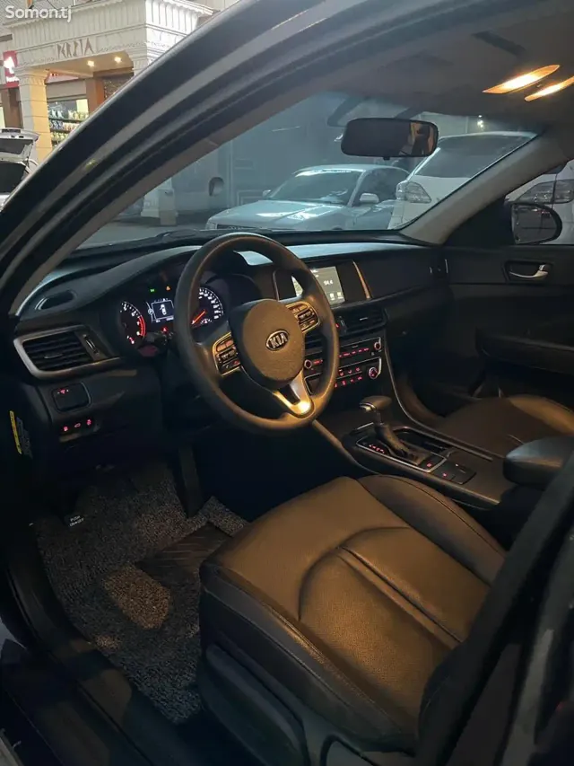 Kia K5 2018 · 2.4 AT