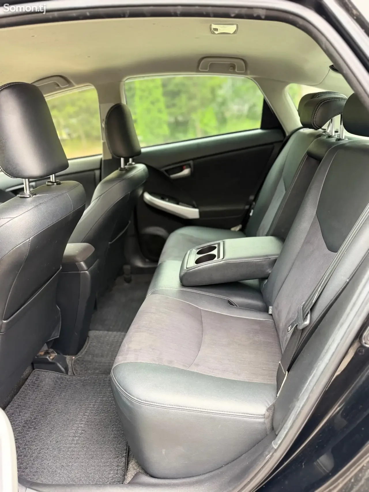 Toyota Prius 2014 · 1.8 AT