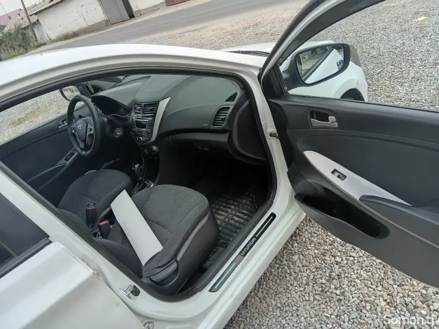 Hyundai Solaris 2015 · 1.6 AT