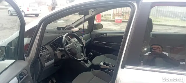 Opel Zafira 2006 · 1.8 MT