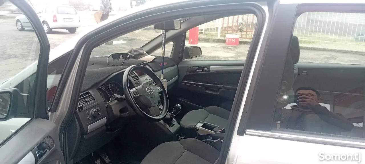 Opel Zafira 2006 · 1.8 MT