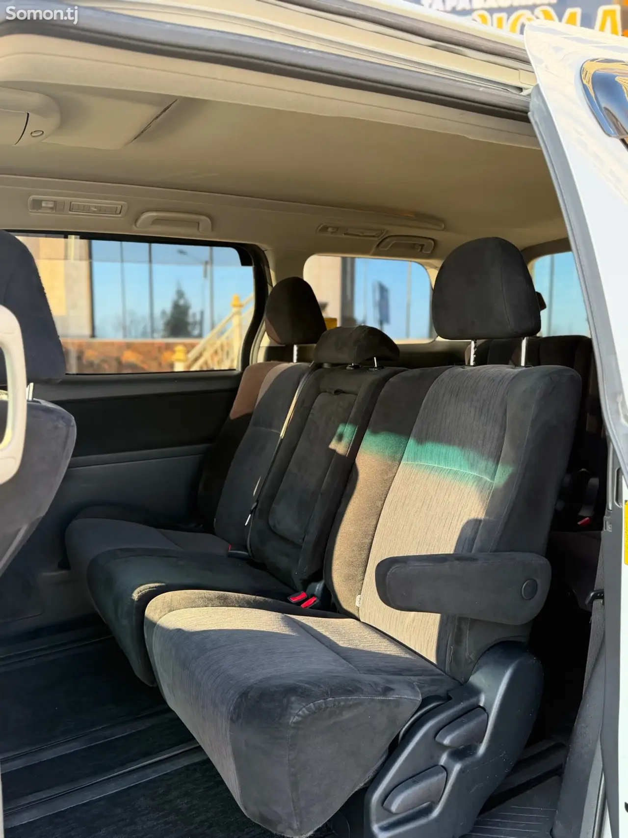 Toyota Vellfire 2014 · 2.4 AT