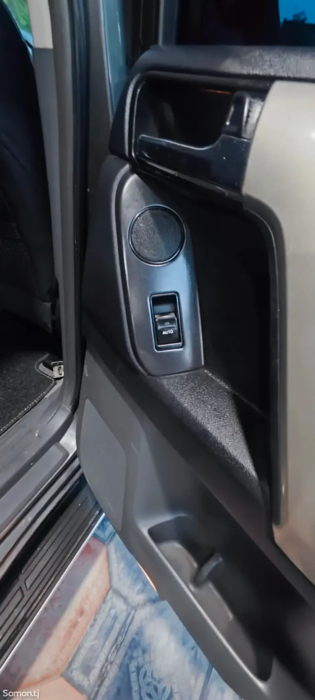 Toyota Land Cruiser Prado 2012 · 4.0 AT