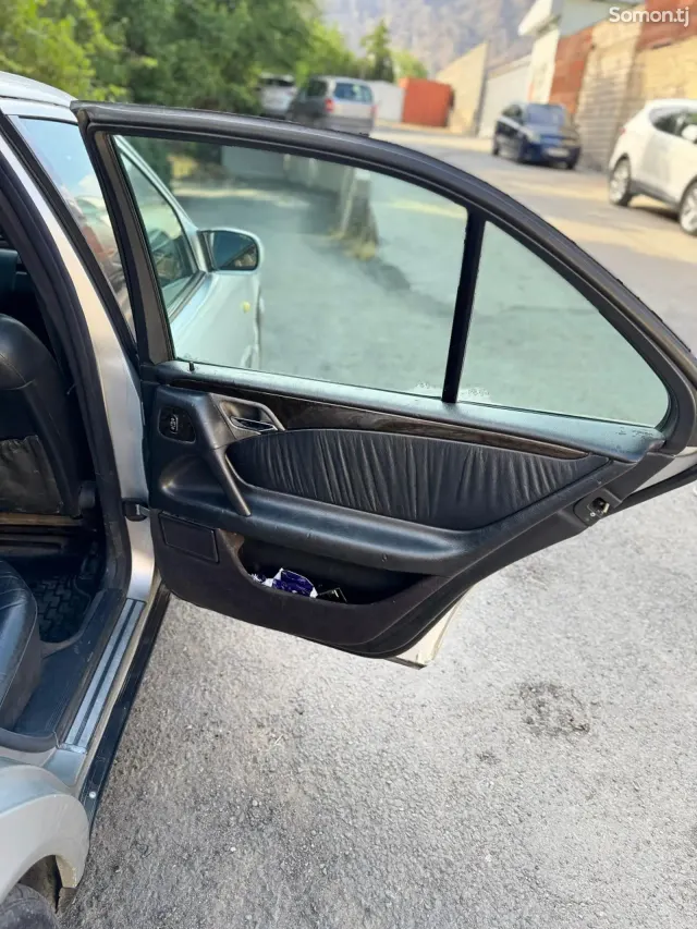 Mercedes-Benz E class 1997 · 2.3 AT