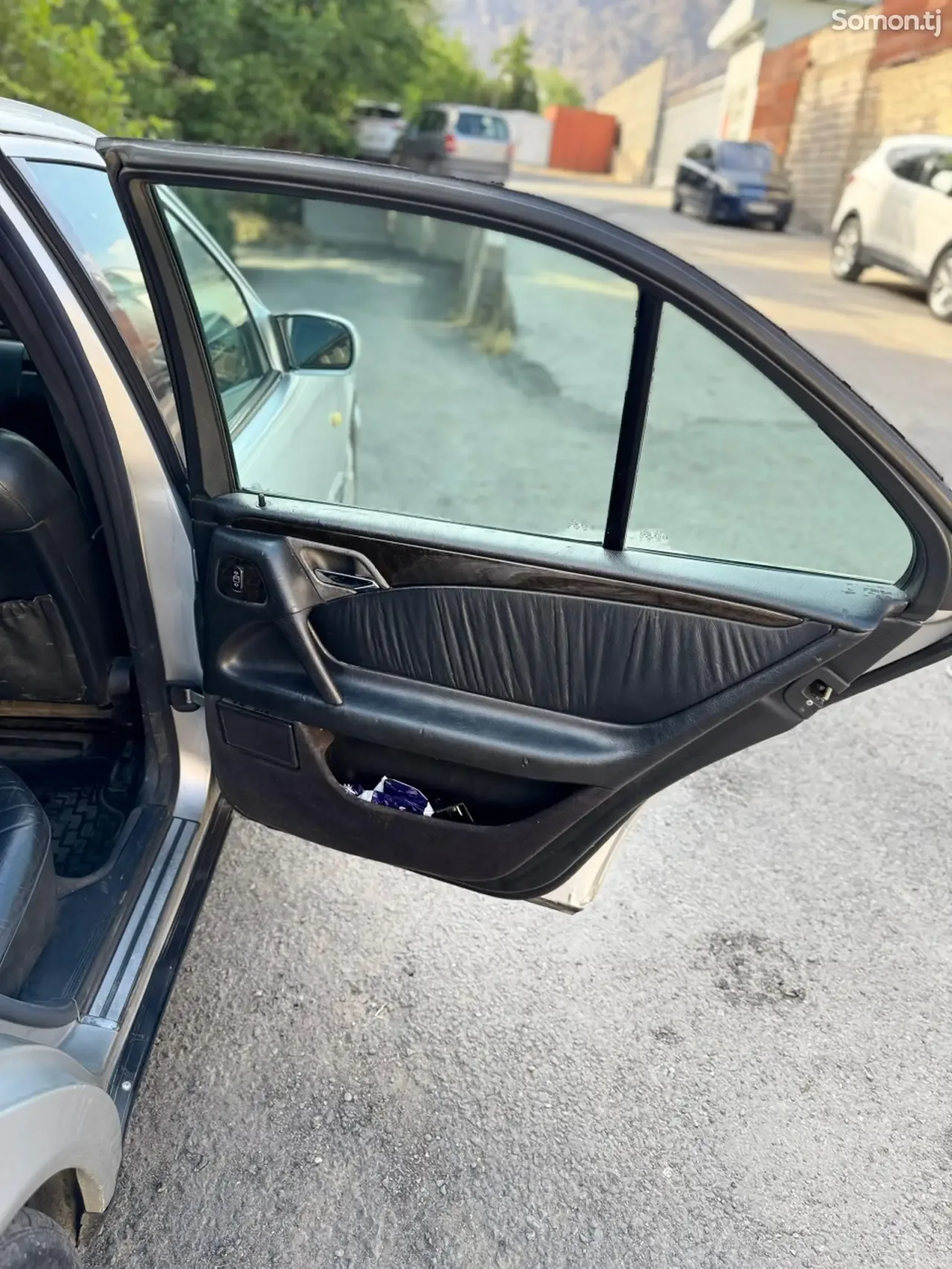 Mercedes-Benz E class 1997 · 2.3 AT