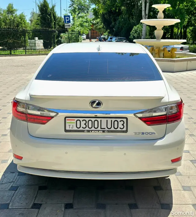 Lexus ES series 2016 · 2.5 AT