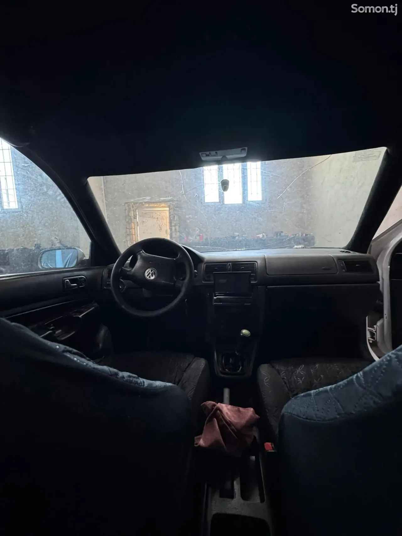 Volkswagen Golf 1998 · 1.4 MT