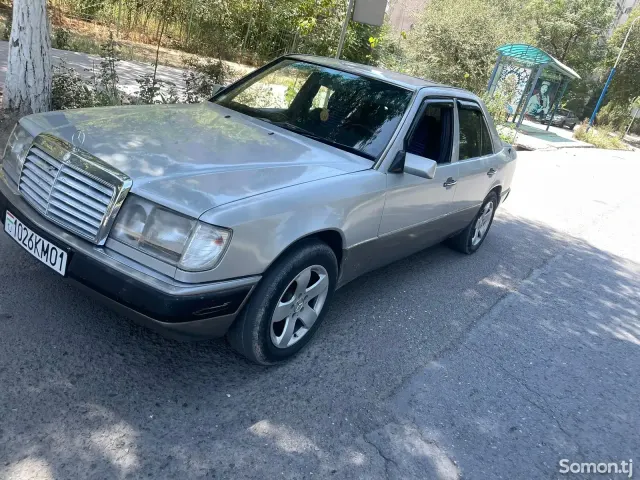 Mercedes-Benz W124 1992 · 2.7 MT