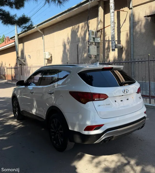 Hyundai Santa Fe 2016 · 2.0 AT