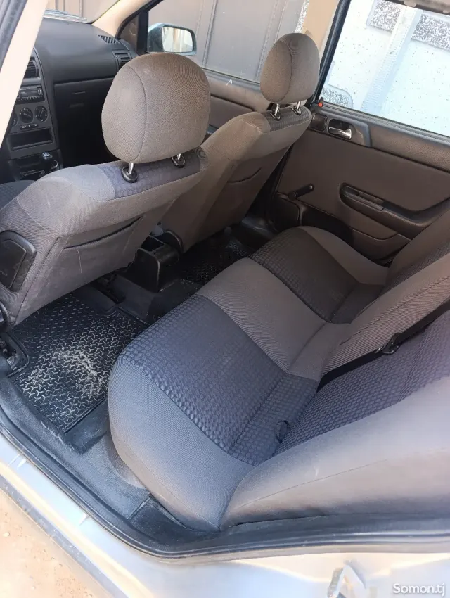 Opel Astra G 2000 · 1.6 MT