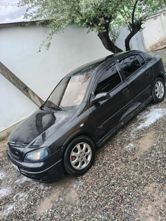 Opel Astra G 2000 · 1.6 AT