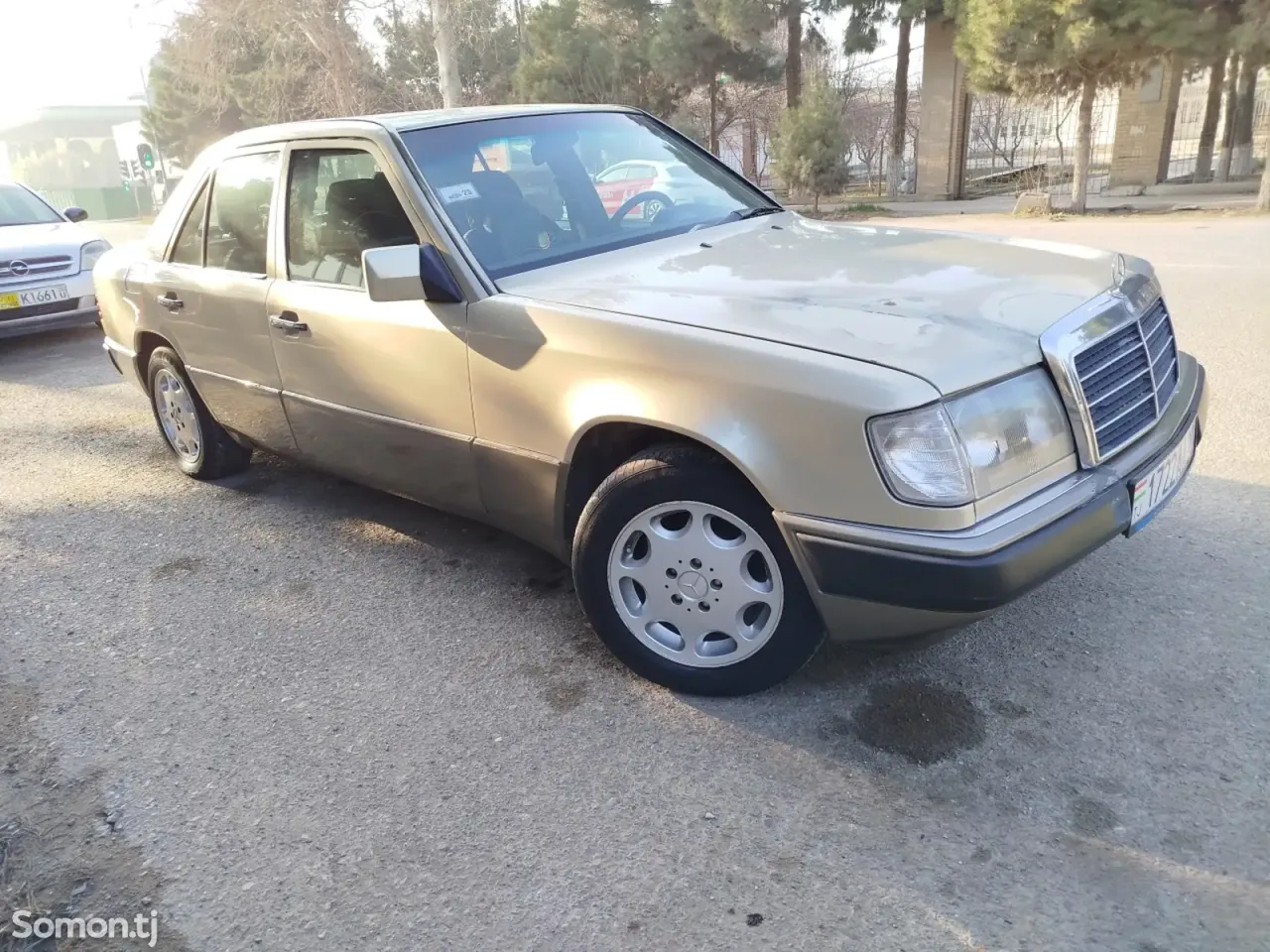 Mercedes-Benz W124 1992 · 2.3 MT