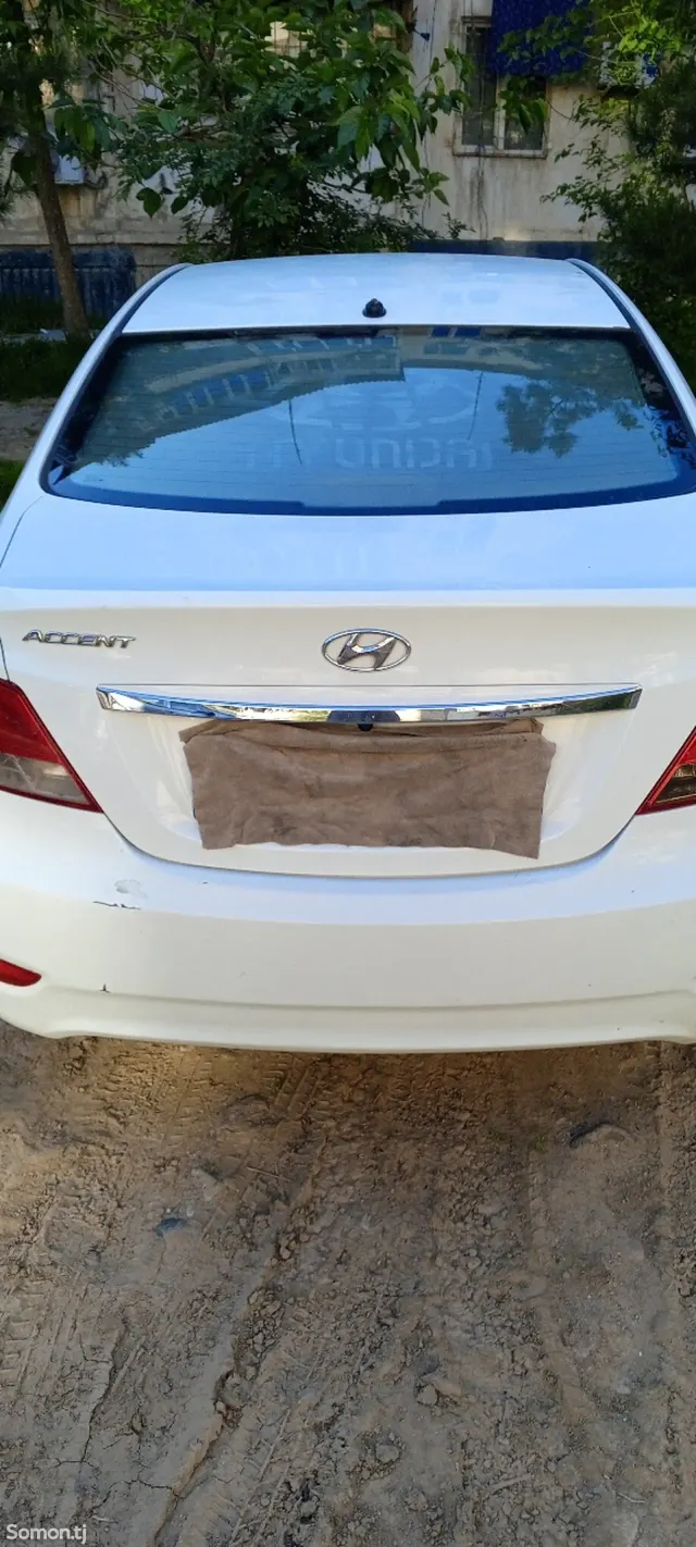 Hyundai Accent 2015 · 1.8 AT