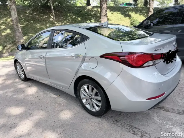Hyundai Avante 2014 · AT