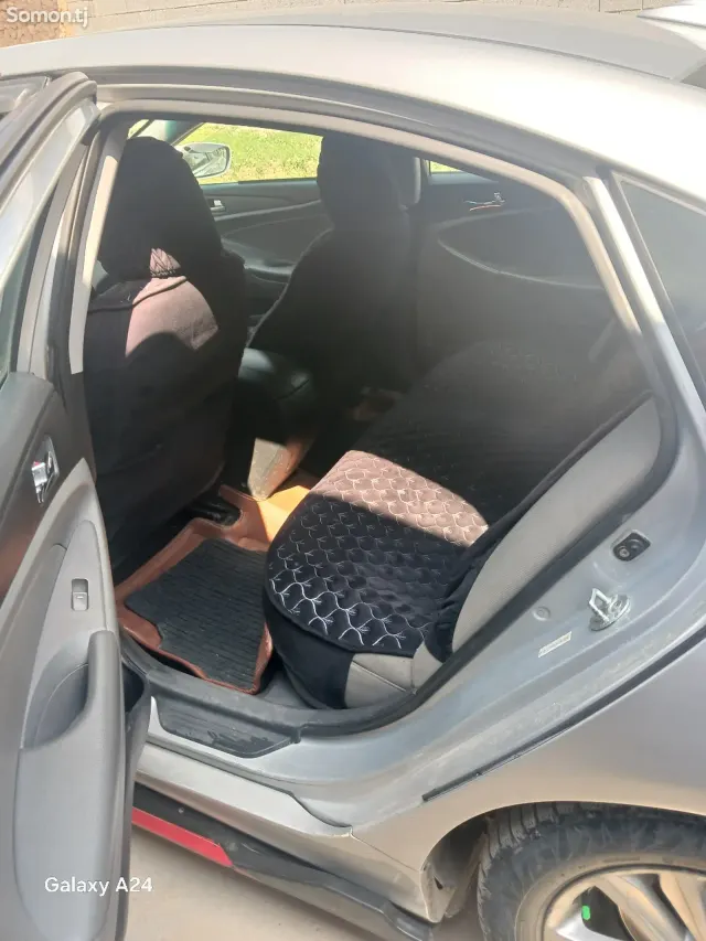 Hyundai Sonata 2011 · 2.4 AT