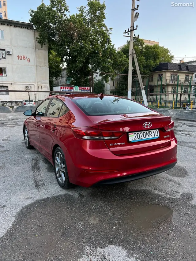 Hyundai Elantra 2018 · 2.0 AT