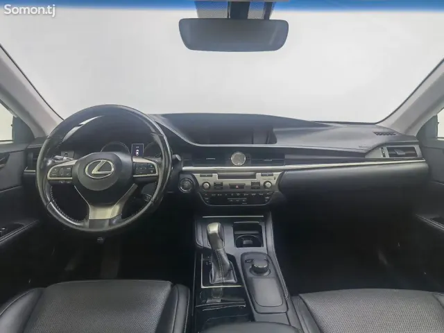 Lexus ES series 2016 · AT