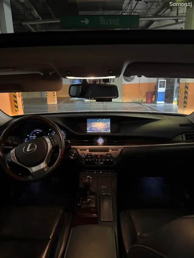 Lexus ES series 2014 · 2.5 AT