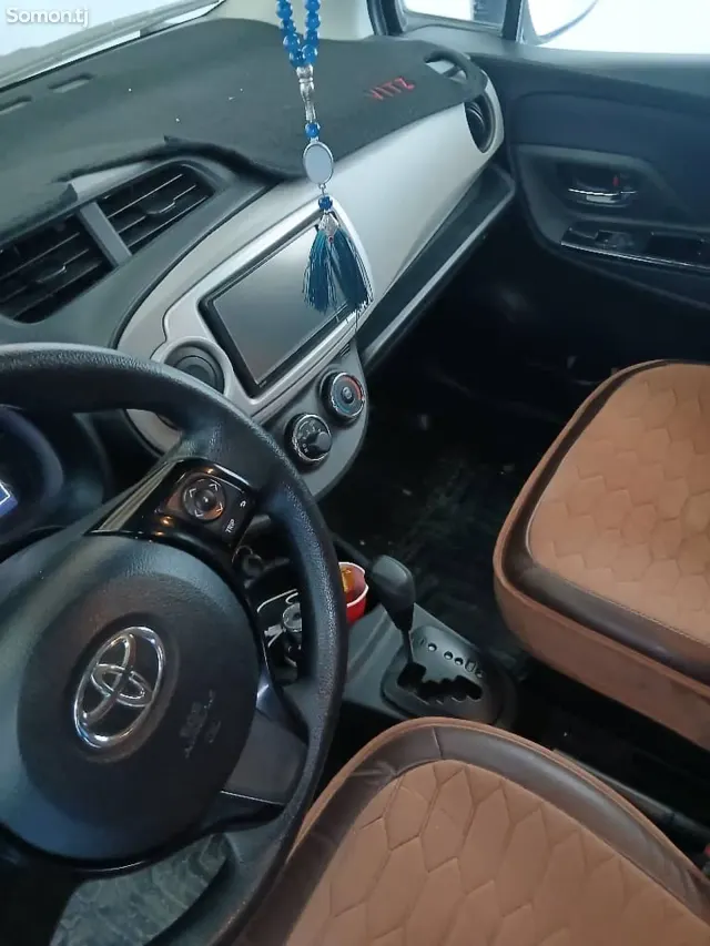 Toyota Vitz 2015 · 1.3 AT