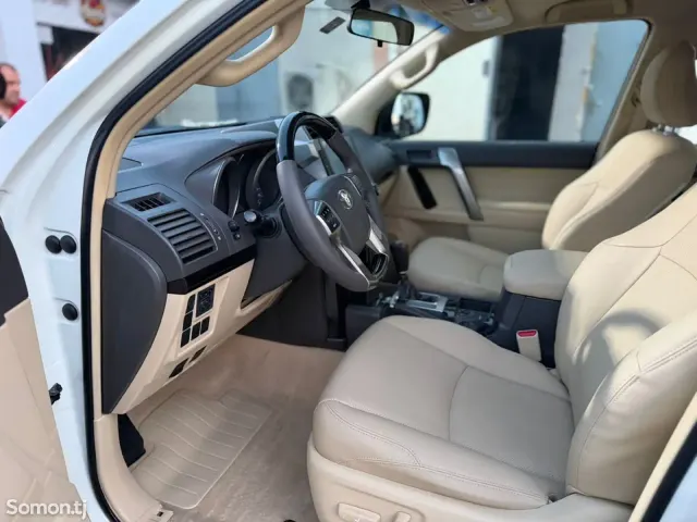 Toyota Land Cruiser Prado 2014 · 0.4 AT
