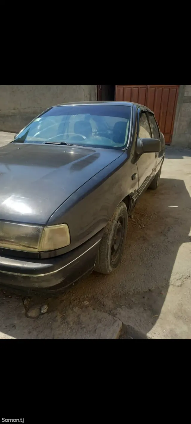 Opel Vectra A 1992 · 1.4 MT
