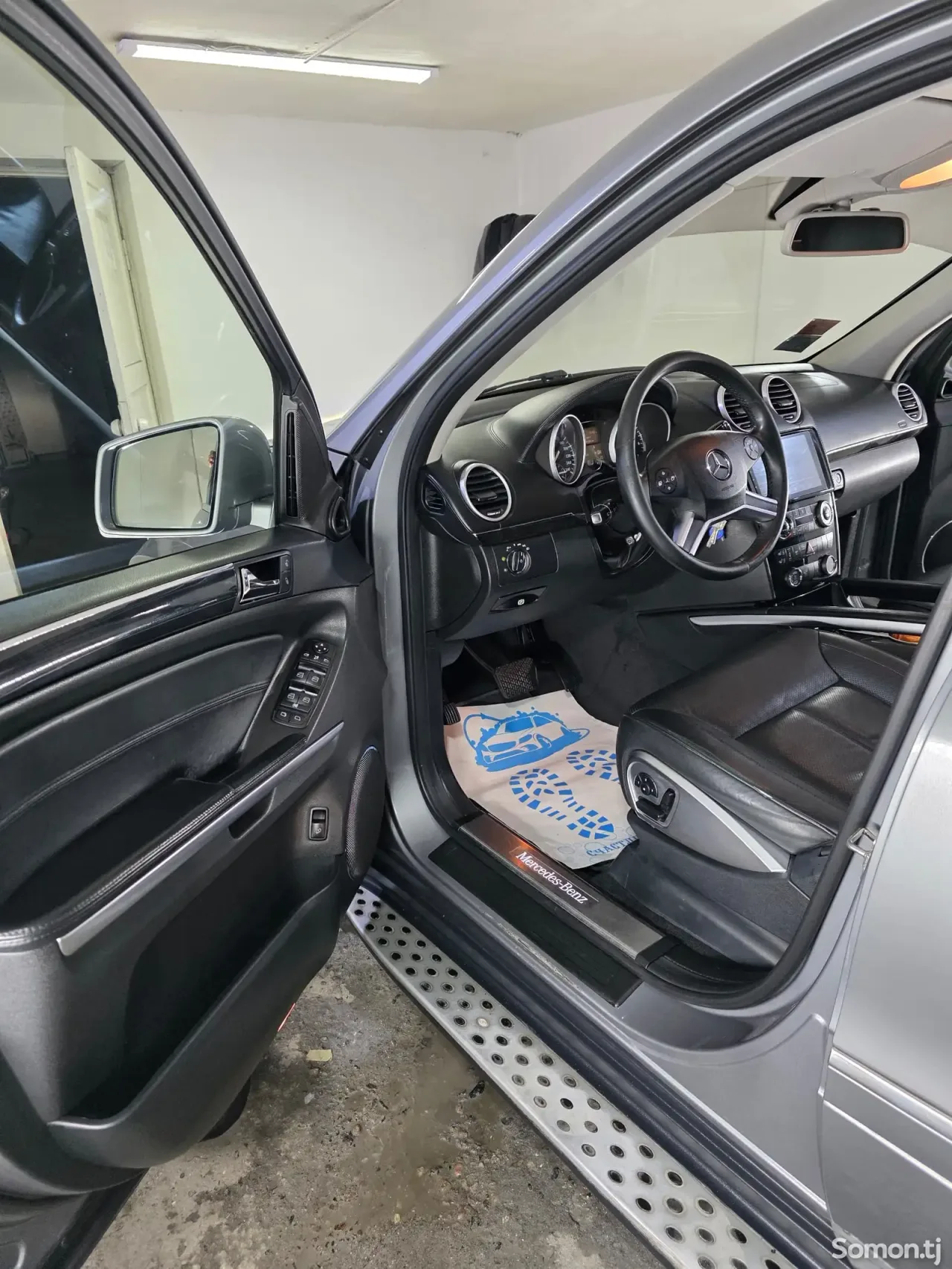 Mercedes-Benz GL class 2011 · 5.0 AT