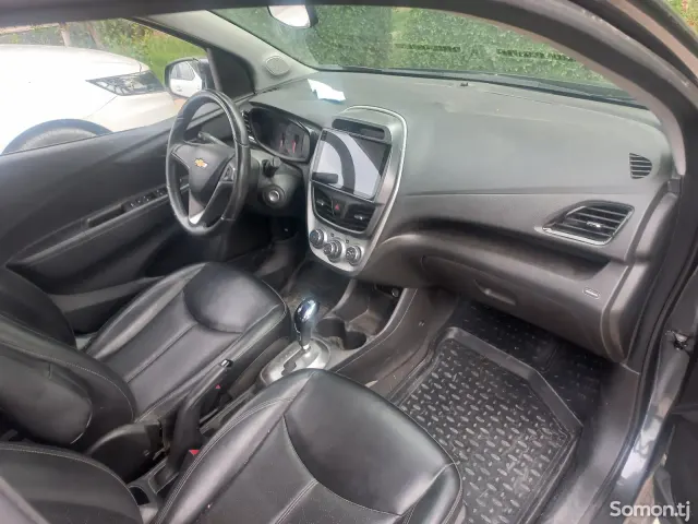 Chevrolet Spark 2016 · 1.1 AT