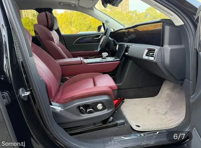 Hongqi E-HS9 2025 · AT